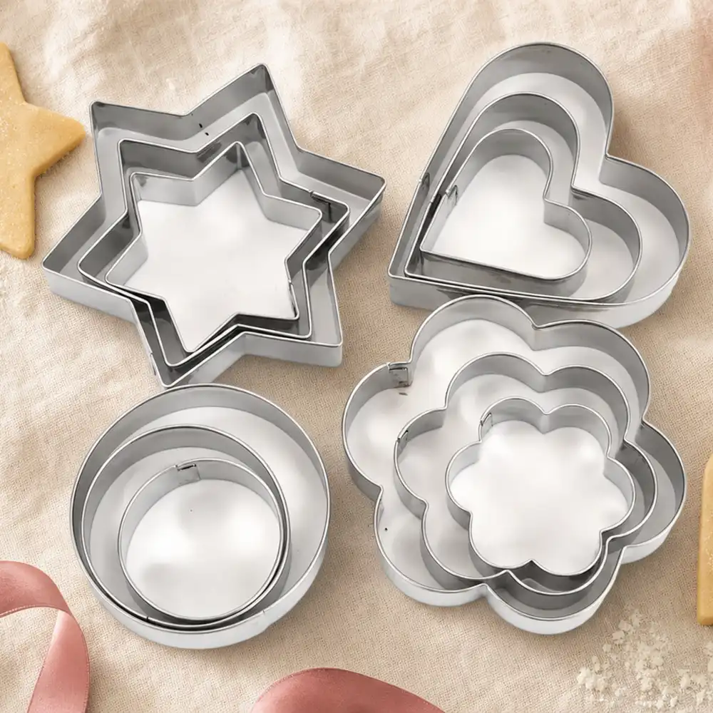 Coffret emporte-pièces Biscoupe avec formes inox, ronds et motifs pâte à sucre